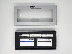 Комплект: Ручка перьевая Lamy Safari белый с упаковками синих и черных картриджей