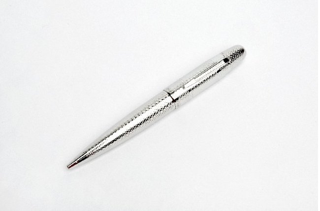 Шариковая ручка Le Lumiere Diamond Graduated Platinum GT Шариковая ручка Le Lumiere Diamond Graduated Platinum GT