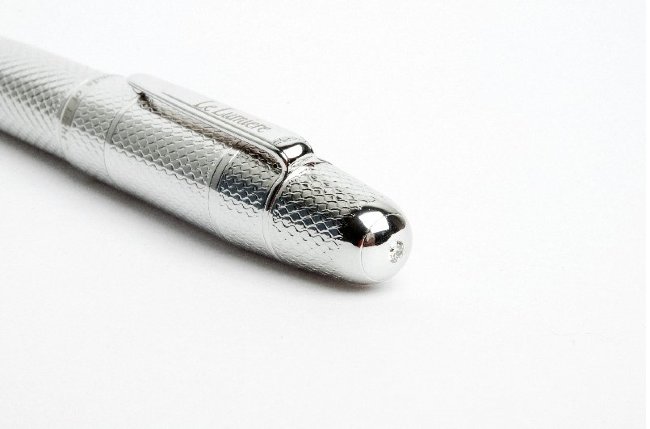 Шариковая ручка Le Lumiere Diamond Graduated Platinum GT Шариковая ручка Le Lumiere Diamond Graduated Platinum GT