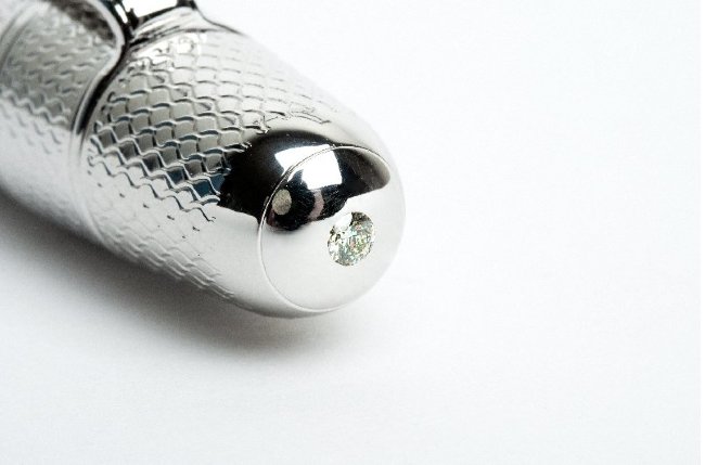 Шариковая ручка Le Lumiere Diamond Graduated Platinum GT Шариковая ручка Le Lumiere Diamond Graduated Platinum GT