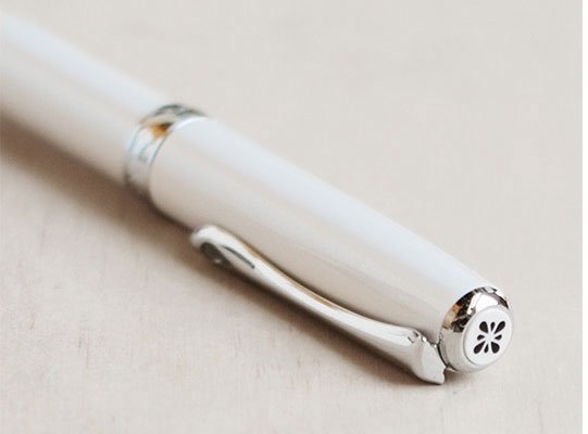 Шариковая ручка Diplomat Excellence A Pearl White easyFlow Шариковая ручка Diplomat Excellence A Pearl White easyFlow