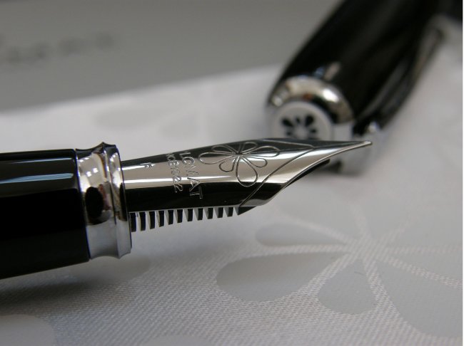 Перьевая ручка Diplomat Excellence A Plus Black Lacquer Перьевая ручка Diplomat Excellence A Plus Black Lacquer