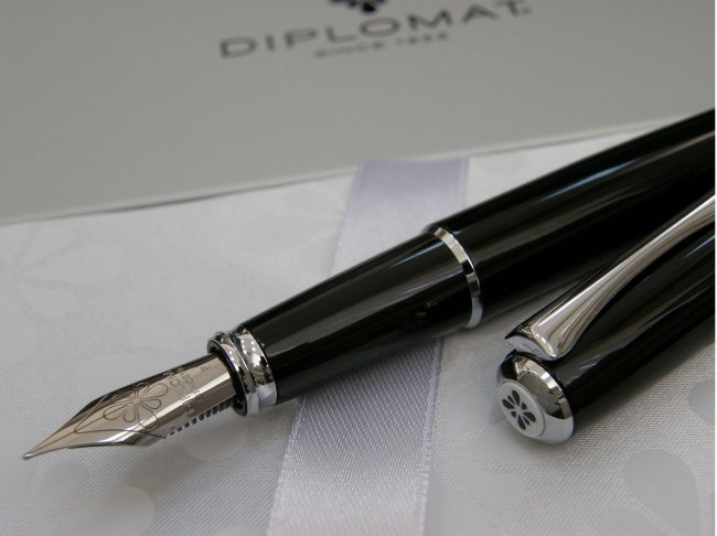Перьевая ручка Diplomat Excellence A Plus Black Lacquer Перьевая ручка Diplomat Excellence A Plus Black Lacquer