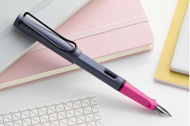 Перьевая ручка Lamy Safari Special Edition 2024, Розовый Утес Перьевая ручка Lamy Safari Special Edition 2024, Розовый Утес