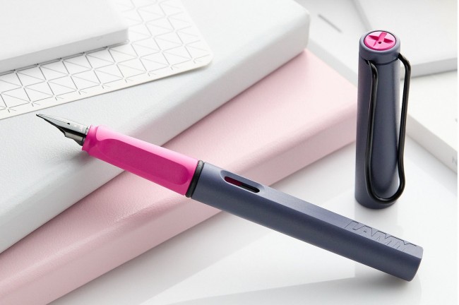 Перьевая ручка Lamy Safari Special Edition 2024, Розовый Утес Перьевая ручка Lamy Safari Special Edition 2024, Розовый Утес