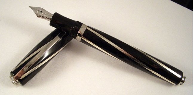 Ручка перьевая Visconti Divina Black Medium