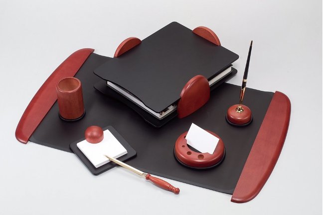 Настольный набор Good Sunrise, 7 предметов, красное дерево/черный Настольный набор Good Sunrise, 7 предметов, красное дерево/черный