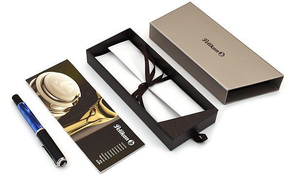 Ручка перьевая Pelikan Elegance Classic M205 Blue-Marbled , подарочная коробка Ручка перьевая Pelikan Elegance Classic M205 Blue-Marbled , подарочная коробка