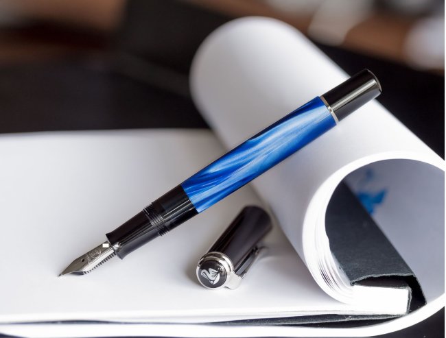 Ручка перьевая Pelikan Elegance Classic M205 Blue-Marbled , подарочная коробка Ручка перьевая Pelikan Elegance Classic M205 Blue-Marbled , подарочная коробка