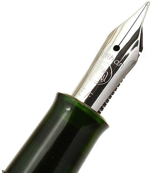 Ручка перьевая Pelikan Elegance Classic M205 SE Olivine, в комплекте флакон чернил Edelstein, подарочная коробка Ручка перьевая Pelikan Elegance Classic M205 SE Olivine, в комплекте флакон чернил Edelstein, подарочная коробка
