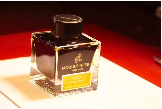 Ароматизированные чернила в банке Herbin Prestige, 50 мл, Ambre insouciance Янтарный Ароматизированные чернила в банке Herbin Prestige, 50 мл, Ambre insouciance Янтарный