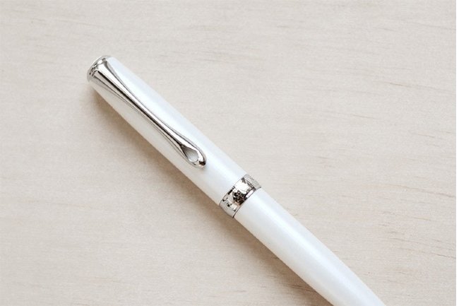 Перьевая ручка Diplomat Excellence A2 Pearl White 14 ct Перьевая ручка Diplomat Excellence A2 Pearl White 14 ct