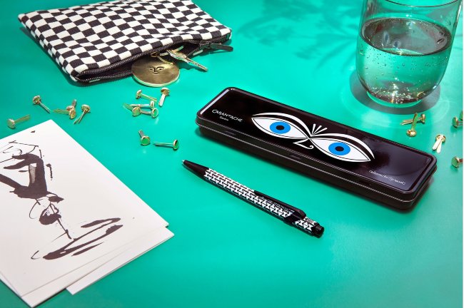 Ручка шариковая Caran d'Ache Office 849 Alexander Girard Black, подарочная коробка Ручка шариковая Caran d'Ache Office 849 Alexander Girard Black, подарочная коробка