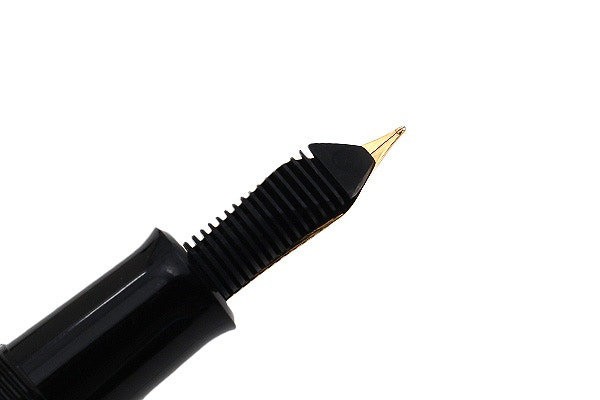 Перьевая ручка Pelikan Elegance Classic M200, Black GT Перьевая ручка Pelikan Elegance Classic M200, Black GT