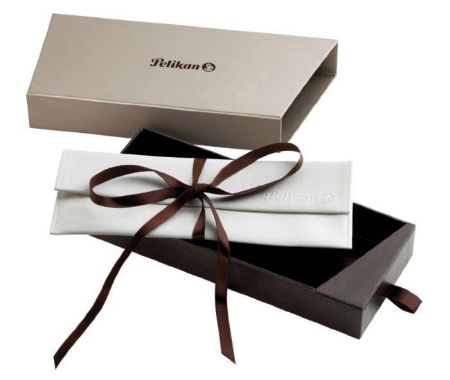 Перьевая ручка Pelikan Elegance Classic M200, Black GT Перьевая ручка Pelikan Elegance Classic M200, Black GT