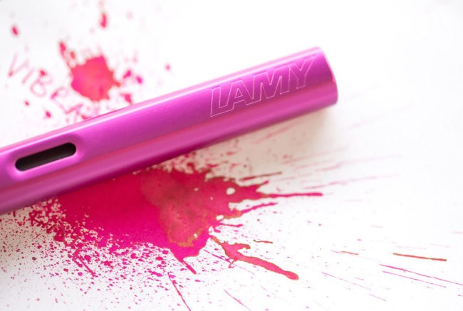 Перьевая ручка Lamy 099 al-star, Ярко-розовый Перьевая ручка Lamy 099 al-star, Ярко-розовый