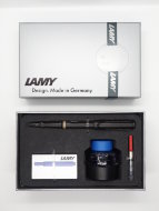 Комплект: Ручка перьевая Lamy Safari матовый черный, синий картридж, чернила, конвертер