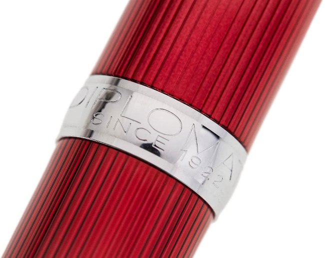 Перьевая ручка Diplomat Excellence A2 Skyline Red Перьевая ручка Diplomat Excellence A2 Skyline Red