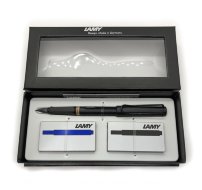 Комплект: Ручка перьевая Lamy Safari матовый черный с упаковками синих и черных картриджей