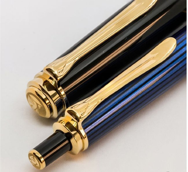 Ручка шариковая Pelikan Souveraen K 400, черный/синий, подарочная коробка Ручка шариковая Pelikan Souveraen K 400, черный/синий, подарочная коробка