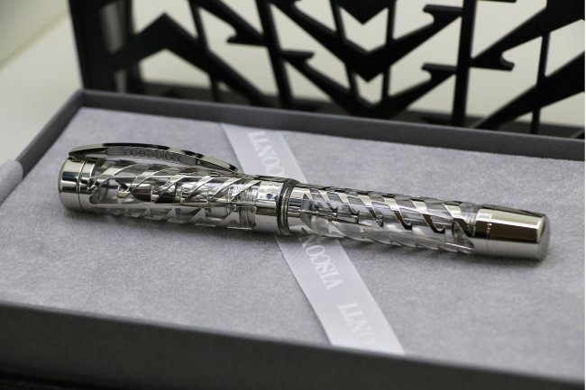 Перьевая ручка Visconti Watermark Silver Moon Limited Edition Перьевая ручка Visconti Watermark Silver Moon Limited Edition