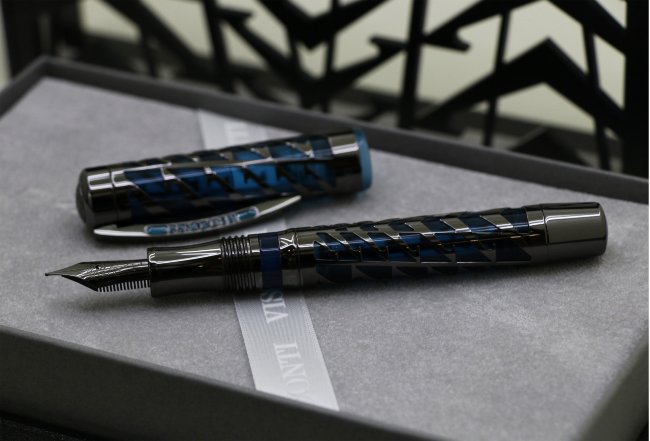 Перьевая ручка Visconti Watermark Blue Moon Limited Edition Перьевая ручка Visconti Watermark Blue Moon Limited Edition