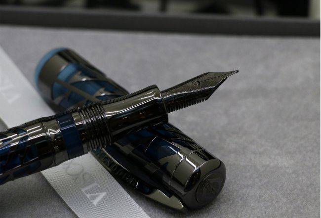 Перьевая ручка Visconti Watermark Blue Moon Limited Edition Перьевая ручка Visconti Watermark Blue Moon Limited Edition