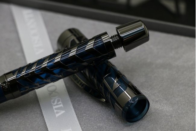 Перьевая ручка Visconti Watermark Blue Moon Limited Edition Перьевая ручка Visconti Watermark Blue Moon Limited Edition
