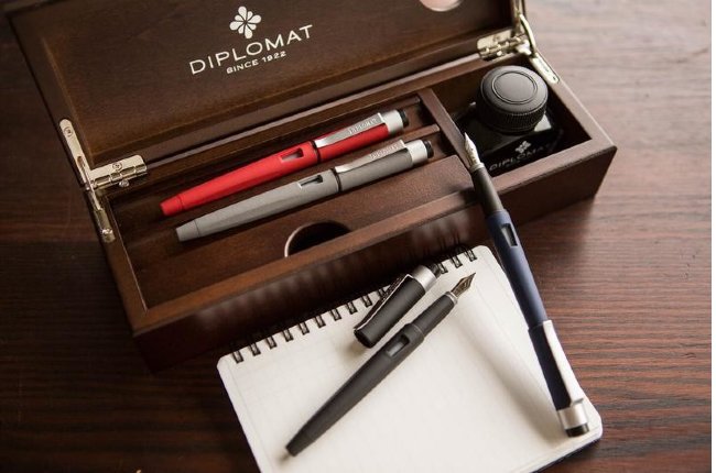 Перьевая ручка Diplomat Magnum Soft Touch Black