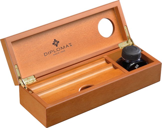 Деревянная коробка Diplomat (с чернилами) Деревянная коробка Diplomat (с чернилами)