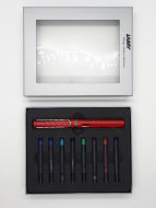 Комплект: Ручка перьевая Lamy Safari красный, картриджи разных цветов 8 шт. 
