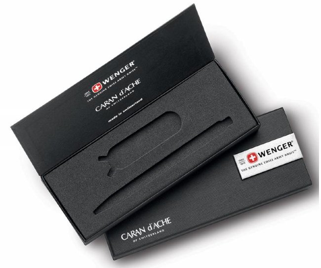 Набор Carandache Standart ручка шариковая 849, карманный нож (8 функций), красный Набор Carandache Standart ручка шариковая 849, карманный нож (8 функций), красный