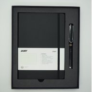 Комплект: Ручка перьевая Lamy Safari Черный, Записная книжка, мягкий переплет, А5, черный