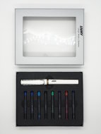 Комплект: Ручка перьевая Lamy Safari белый, картриджи разных цветов 8 шт. 