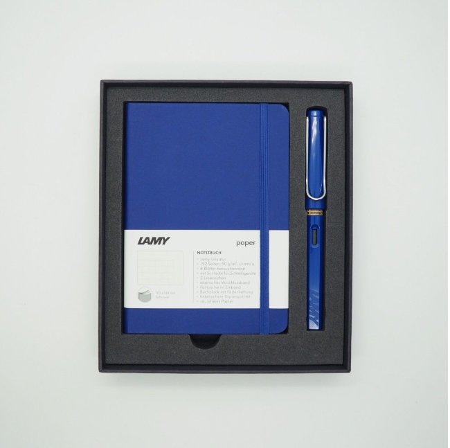 Комплект: Ручка перьевая Lamy Safari Синий, Записная книжка, мягкий переплет, А6, синий Комплект: Ручка перьевая Lamy Safari Синий, Записная книжка, мягкий переплет, А6, синий