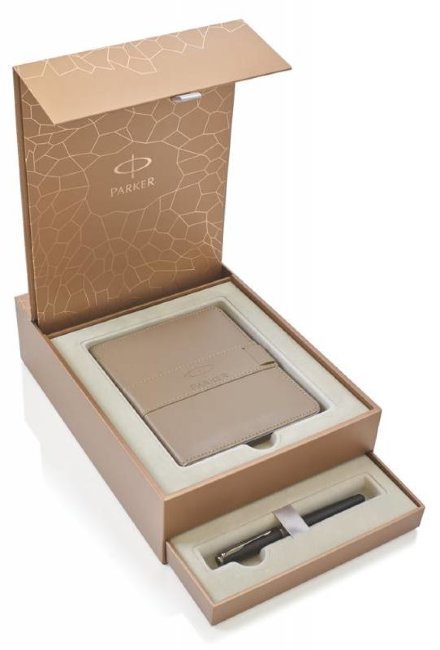 Подарочный набор Parker Sonnet F531 (ручка перьевая Dark Grey Laquer CT, записная книжка) Подарочный набор Parker Sonnet F531 (ручка перьевая Dark Grey Laquer CT, записная книжка)