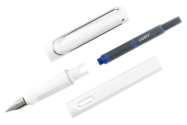 Комплект: Ручка перьевая Lamy Safari белый с упаковками синих и черных картриджей Комплект: Ручка перьевая Lamy Safari белый с упаковками синих и черных картриджей