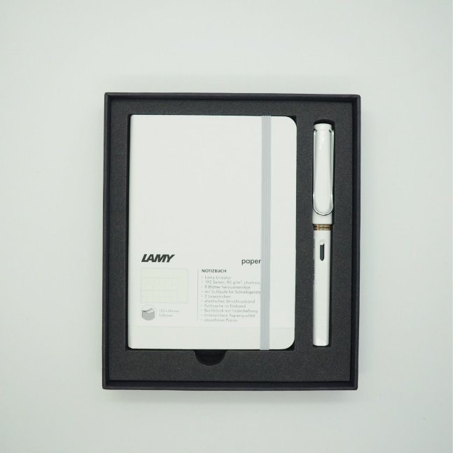 Комплект: Ручка перьевая Lamy Safari Белый, Записная книжка, мягкий переплет, А6, белый
