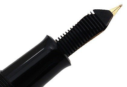 Перьевая ручка Pelikan Elegance Classic M200, черный, подарочная коробка Перьевая ручка Pelikan Elegance Classic M200, черный, подарочная коробка