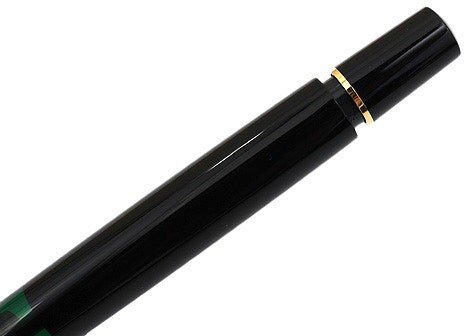 Перьевая ручка Pelikan Elegance Classic M200, черный, подарочная коробка Перьевая ручка Pelikan Elegance Classic M200, черный, подарочная коробка