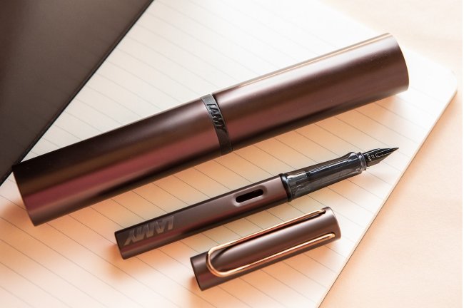 Перьевая ручка Lamy 090 lux, Marron (Special Edition) Перьевая ручка Lamy 090 lux, Marron (Special Edition)