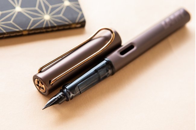 Перьевая ручка Lamy 090 lux, Marron (Special Edition) Перьевая ручка Lamy 090 lux, Marron (Special Edition)