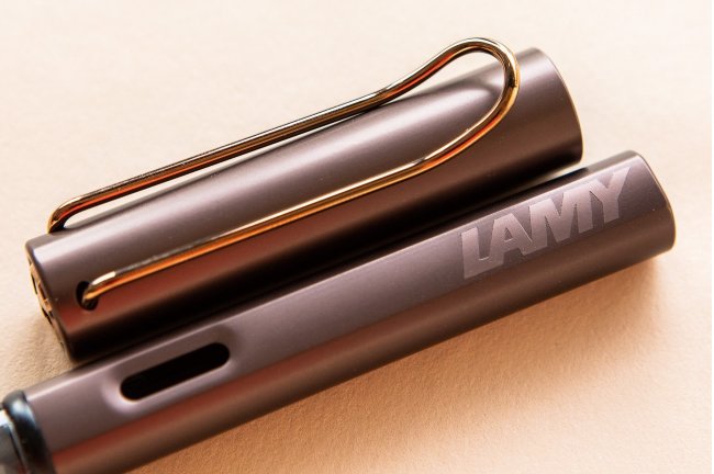 Перьевая ручка Lamy 090 lux, Marron (Special Edition) Перьевая ручка Lamy 090 lux, Marron (Special Edition)