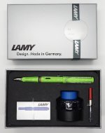 Комплект: Ручка перьевая Lamy Safari зеленый, синий картридж, чернила, конвертер