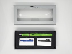 Комплект: Ручка перьевая Lamy Safari зеленый с упаковками синих и черных картриджей