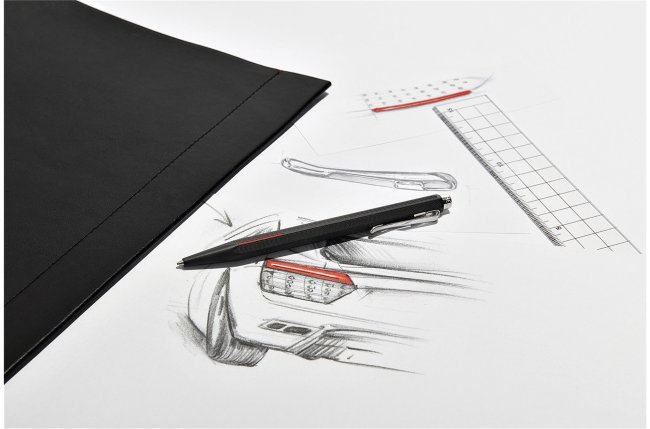 Шариковая ручка Caran d`Ache Ecridor Racing Black, подарочная коробка Шариковая ручка Caran d`Ache Ecridor Racing Black, подарочная коробка