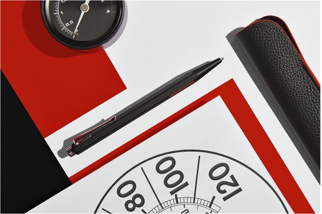 Шариковая ручка Caran d`Ache Ecridor Racing Black, подарочная коробка Шариковая ручка Caran d`Ache Ecridor Racing Black, подарочная коробка