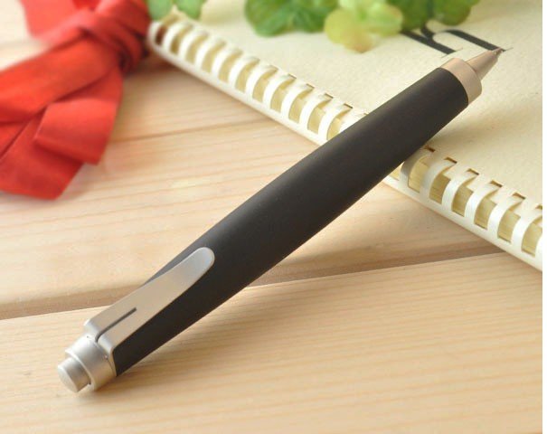 Шариковая ручка Lamy scribble, черный Шариковая ручка Lamy scribble, черный