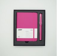 Комплект: Ручка-роллер Lamy Safari Розовый, Записная книжка, мягкий переплет, А6, розовый