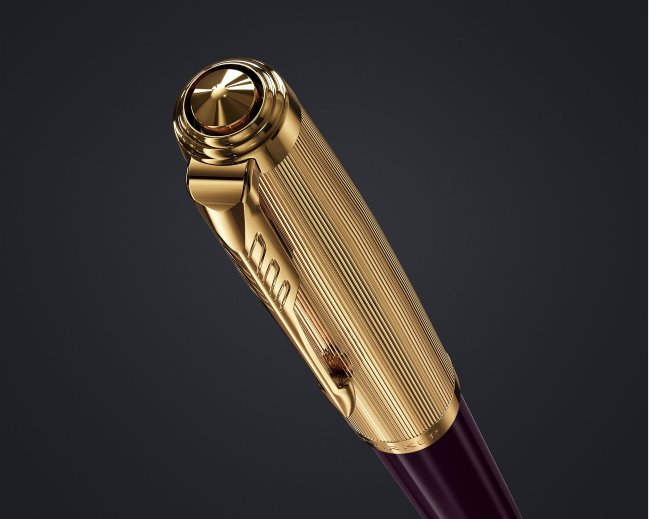 Перьевая ручка Parker 51 Deluxe Plum GT Перьевая ручка Parker 51 Deluxe Plum GT